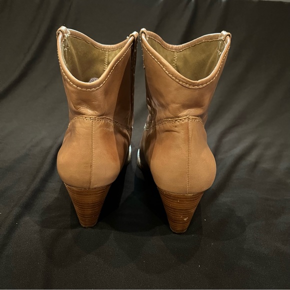 Womens Bandolino Taupe Leather Wedge Booties Size 9.5 - Picture 3 of 10